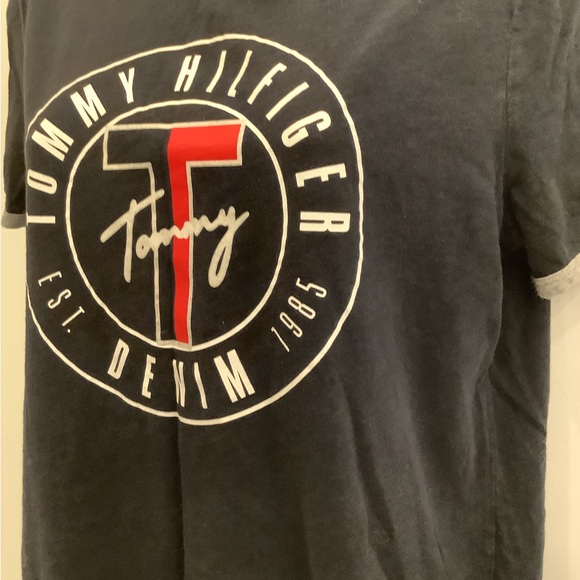 Tommy Hilfiger tee shirt - Picture 2 of 5
